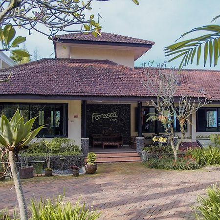 Foresta Inn Family Resort Prigen Екстериор снимка