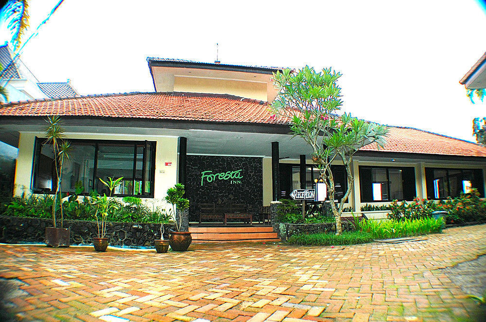 Foresta Inn Family Resort Prigen Екстериор снимка