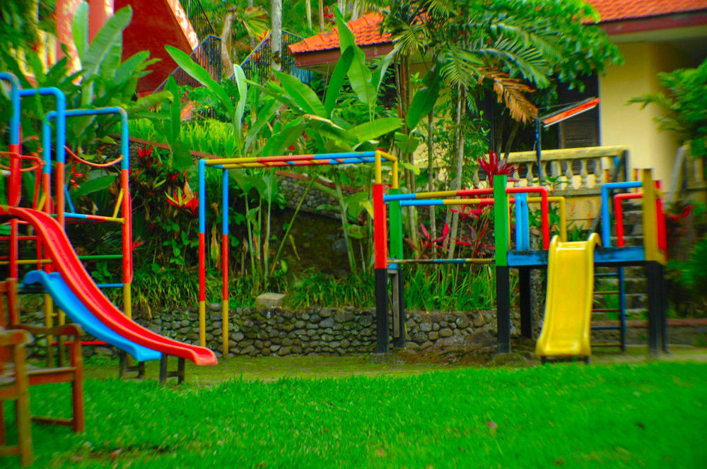 Foresta Inn Family Resort Prigen Екстериор снимка