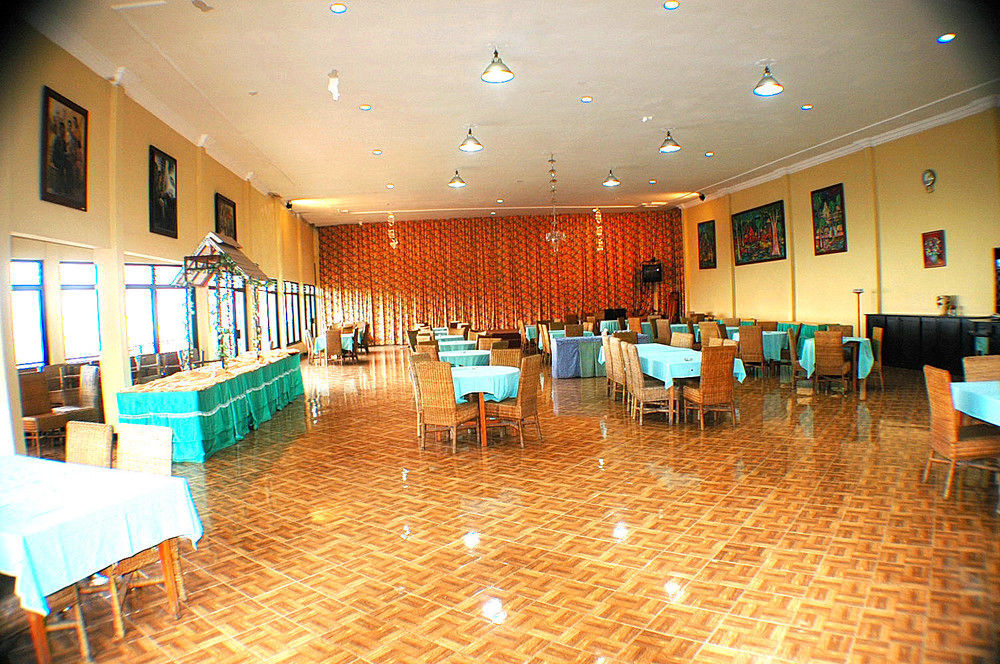 Foresta Inn Family Resort Prigen Екстериор снимка