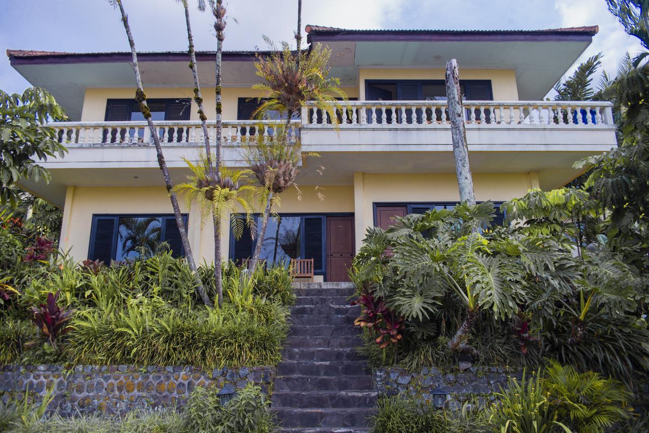Foresta Inn Family Resort Prigen Екстериор снимка