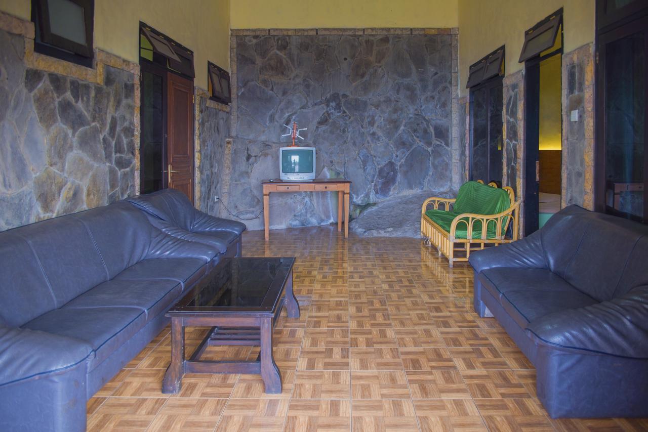 Foresta Inn Family Resort Prigen Екстериор снимка
