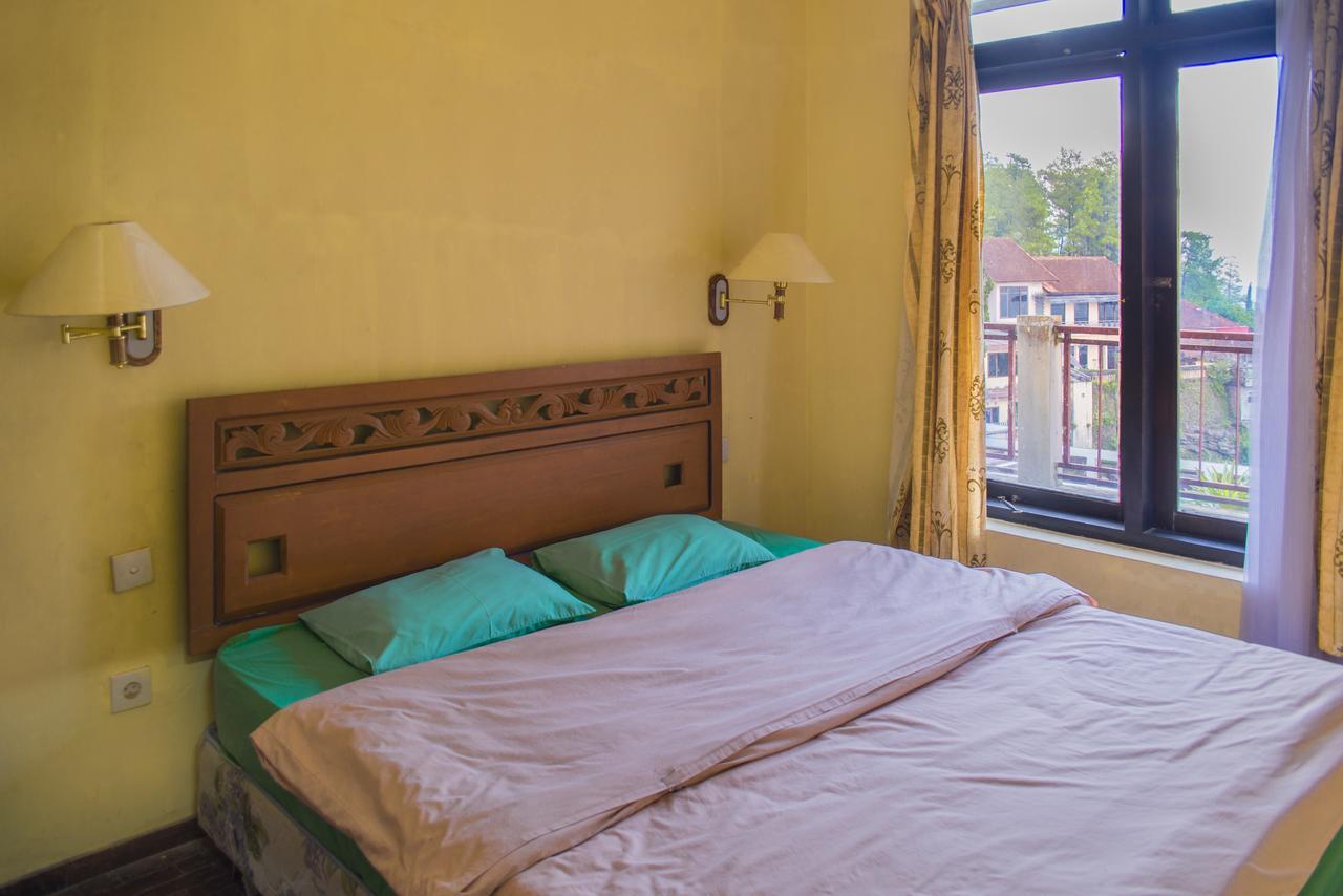 Foresta Inn Family Resort Prigen Екстериор снимка