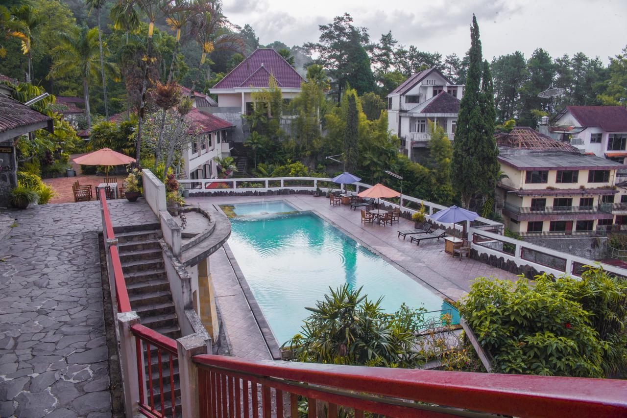 Foresta Inn Family Resort Prigen Екстериор снимка
