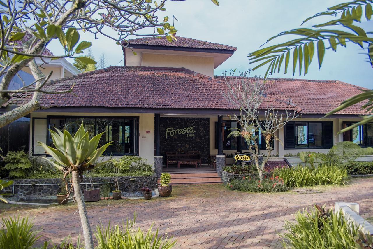 Foresta Inn Family Resort Prigen Екстериор снимка