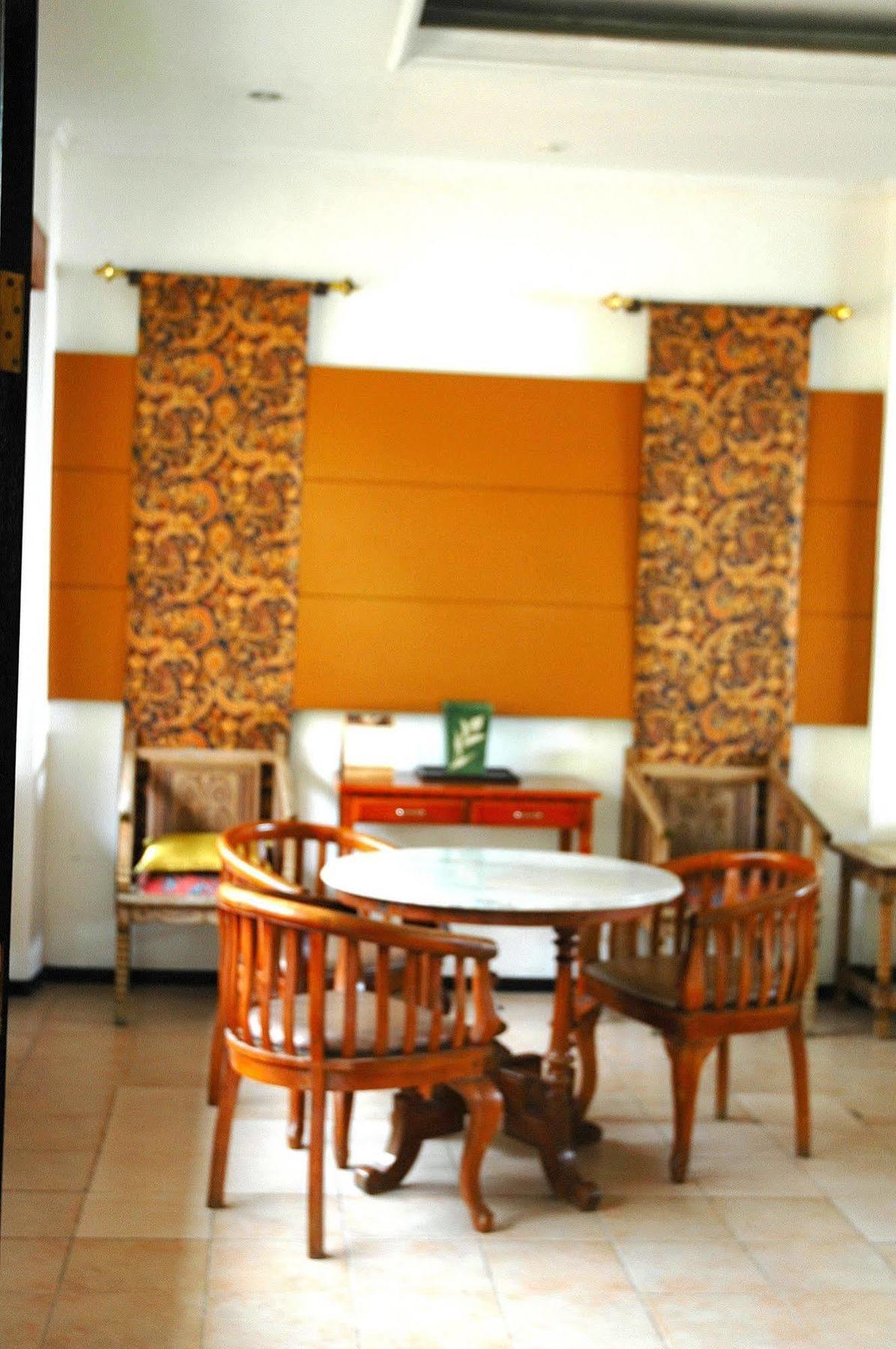 Foresta Inn Family Resort Prigen Екстериор снимка
